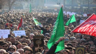 Batmanda binlerce kişi İsveçte Kuran-ı Kerimin yakılmasını protesto etti