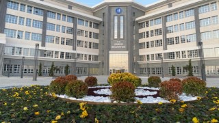 Belediye, yeni hizmet binasında çevre düzenlemesi yapıyor