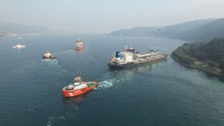 Beykozda karaya oturan gemiyi çekme işlemlerine başlandı