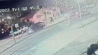 Beylikdüzünde hırsızlık şüphelisini tekme tokat döven site sakinleri kamerada