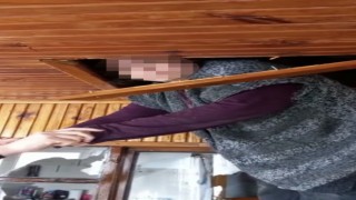 Beyoğlunda FETÖ firarisi kadının tavan arasında yakalandığı anlar kamerada