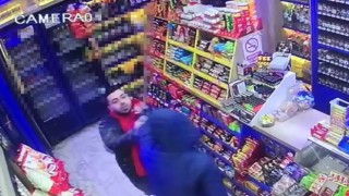 Bıçaklı gaspçı sert kayaya çarptı