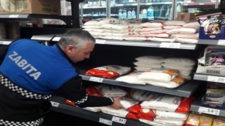 Biga Zabıtasından zincir marketlere denetim