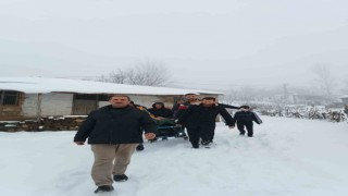 Bingölde 90 yaşındaki hasta için ekipler seferber oldu