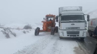 Bingölde kar ulaşımı engelledi