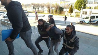 Bir gencin öldüğü silahlı kavganın zanlısı, karısı ve çocuğunu korumak için ateş ettiğini söyledi