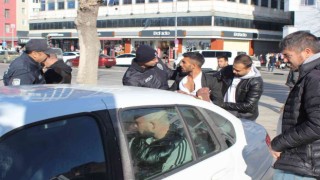 Bir kişiyi yaralanan şüpheliler kıskıvrak yakalandı