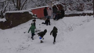Bitliste çocuklar kayak keyfi yaşadı