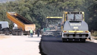 Bodrum Mümtaz Ataman Caddesinde sıcak asfalt dökümü devam ediyor