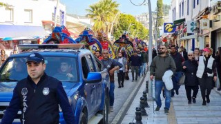 Bodrumda develi kortej yürüyüşü renkli görüntüler oluşturdu