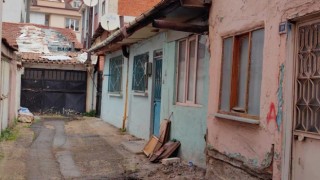 Böyle ev sahibi düşman başına