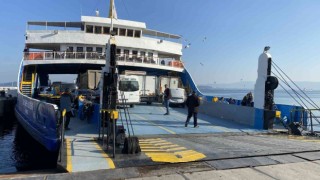 Bozcaada ve Gökçeadaya fırtına nedeniyle yarınki tüm feribot seferleri iptal edildi