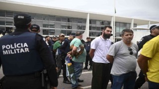 Brezilyada Bolsonaro destekçisi bin 500 kişi gözaltına alındı