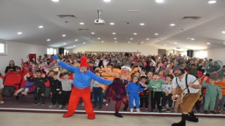 Buharkentli öğrencilere müzikal karne hediyesi