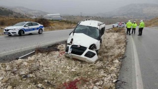 Burdurda refüje çıkıp takla atan aracın sürücüsü hayatını kaybetti