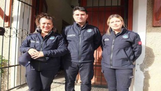 Burhaniyede kadın zabıtalar takdir topladı