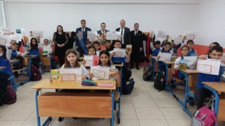 Burhaniyede öğrencilerin karne sevinci