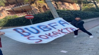 Burhaniyede üniversiteli öğrenciler sokakta hurda ve çöp topladı