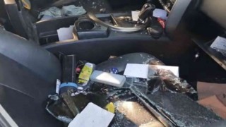 Bursada 3 aracın camlarını kırarak soydular