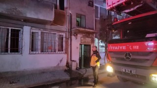 Bursada 5 katlı binanın 2. katında doğal gaz patlaması sonucu yangın çıktı