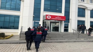 Bursada ev sahibinin hastanede yatmasını fırsat bildiler, evdeki altınlarını çaldılar