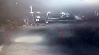 Bursada kaza anı saniye saniye güvenlik kamerasına yansıdı