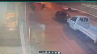 Bursada otomobil ile motosiklet sürücüsünün kazaya karıştığı anlar kamerada