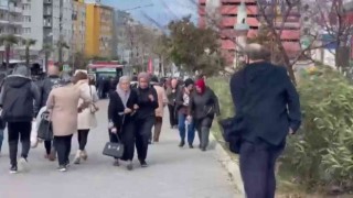 Bursada şiddetli lodos hayatı felç etti