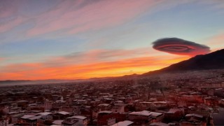 Bursada UFOya benzetilen mercek bulutlarla ilgili paylaşım