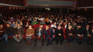 Büyükkılıç; Tiyatro Oyunu İzledi, Sanatseverleri Davet Etti