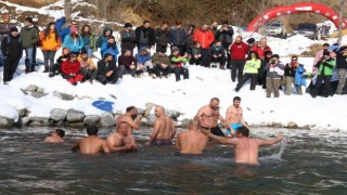 Buz gibi sularda yapılan şenlik 14 Ocakta başlayacak