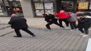 Çalışanlar markete giren hırsızı tokatladı