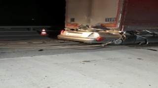 Çanakkalede TIRın altına giren otomobilin sürücüsü hayatını kaybetti