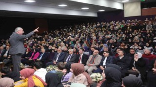 Canikte Nurullah Genç konferansı