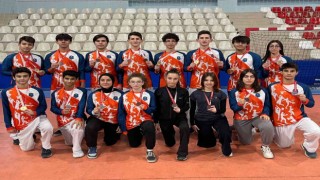 Çayırova Belediyesi karate takımı madalyaları topladı