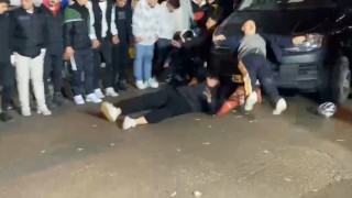 Çekmeköyde halay çekenlerin arasına minibüsün daldığı anlar kamerada