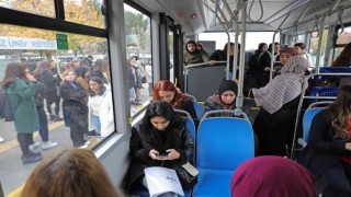 Çevre dostu elektrikli otobüsler ücretsiz olarak öğrencilerin hizmetinde