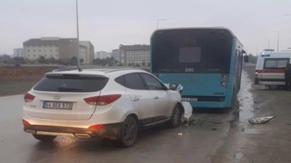 Cip ile otobüs çarpıştı: 2 yaralı