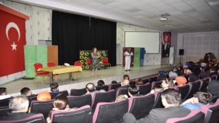 Çocuklar aileleriyle birlikte tiyatro keyfi yaşadı