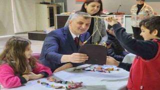 Çocuklar keçeden duvar süsleri yaptı