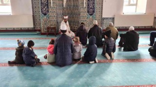 Çocukların ahlaklı, erdemli ve adil bireyler olarak yetiştirilmesi için gayret gösteriyoruz