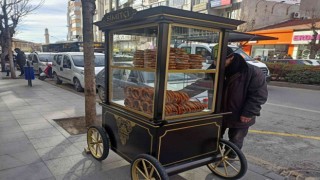 Çorumda nostaljik görünümlü simit arabaları hizmete girdi