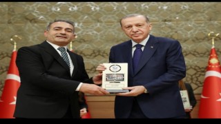 Cumhurbaşkanı Erdoğandan Şanlıurfadaki iki televizyona ödül
