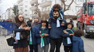 Cumhurbaşkanını görmek için 6 çocuğuyla Fransadan geldi