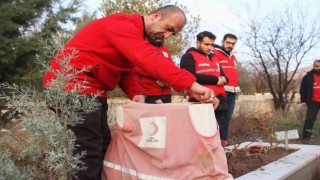 Depremde doğan ve depremde hayatını kaybeden Miraçın kabri başındaki detay yürek burktu