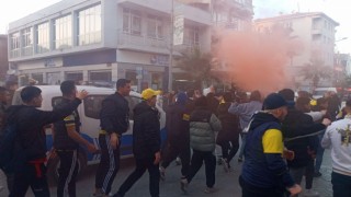 Derbi öncesi taraftar yolu kapattı