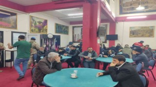 Derneğe baskın: Kumarbazlar kapıyı açmayınca demir kapı kesildi