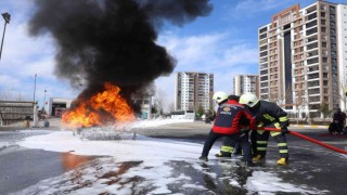 Diyarbakır Büyükşehir Belediyesi itfaiye ekiplerinden 6 bin 740 yangına müdahale