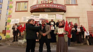 Diyarbakırda evlat nöbetine 2 aile daha katıldı
