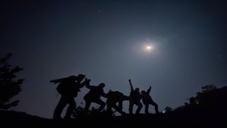 Doğa tutkunları gece sıfır derecenin altında yürüdü